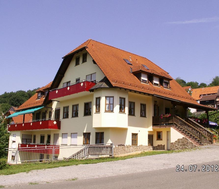 Landgasthof Zum Hirschen Hafenlohr Bagian luar foto