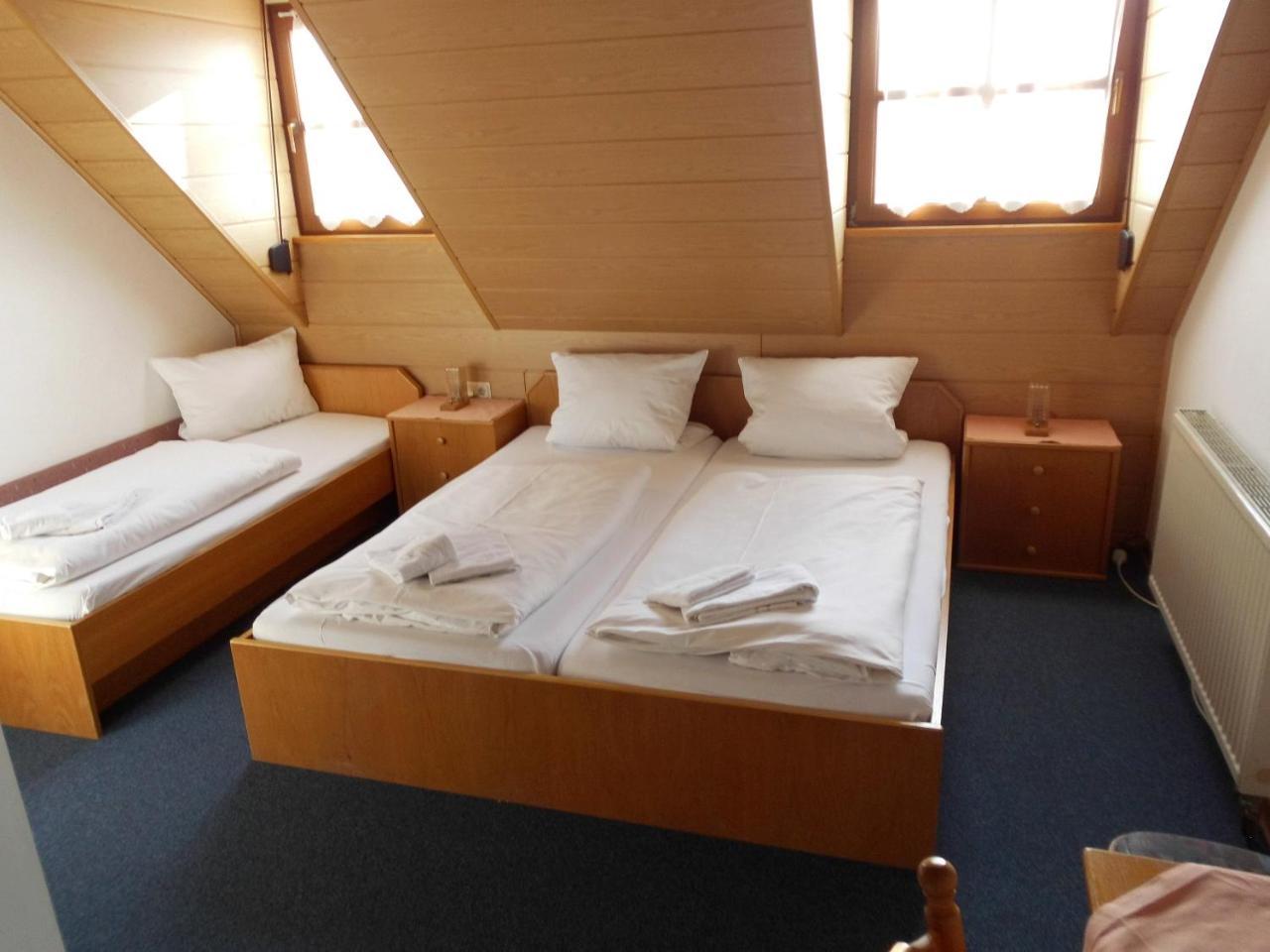 Landgasthof Zum Hirschen Hafenlohr Bagian luar foto